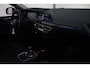 BMW 1-Serie 116i AUTOMAAT HIGH EXECUTIVE | DRAADLOZE APPLE CARPLAY/ANDROID AUTO | NAVIGATIE | PARKEERSENSOREN VOOR + ACHTER | SHADOW LINE | STOEL VERWARMING | CRUISE CONTROL | DAB+ RADIO | 17" LICHTMETALEN VELGEN | DRAADLOZE TELEFOONLADER |