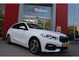 BMW 1-Serie 116i AUTOMAAT HIGH EXECUTIVE | DRAADLOZE APPLE CARPLAY/ANDROID AUTO | NAVIGATIE | PARKEERSENSOREN VOOR + ACHTER | SHADOW LINE | STOEL VERWARMING | CRUISE CONTROL | DAB+ RADIO | 17" LICHTMETALEN VELGEN | DRAADLOZE TELEFOONLADER |