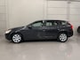 Volvo V60 T3 150pk Kinetic NAVI/LEER/TREKHAAK/LED/ECC/CRUISE/HIGH PERF AUDIO/PERFECT ONDERHOUDEN, NET GROTE OH BEURT GEHAD EN DISTR. RIEM IS VERVANGEN/ZO MEENEEMPRIJS