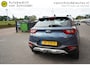 Kia Stonic 1.0 T-GDi DYNAMICLINE ORIGINEEL NEDERLANDS TWO TONE TREKHAAK CAMERA NAVIGATIE ANDROID/APPLECARPLAY AIRCO CRUISECONTROL PDC BLUETOOTH 17INCH ENZ...