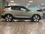 Volvo EX40 Single Motor Extended Range Ultra 82 kWh | 97% SoH | Schuifdak | 360° Camera | Harman Kardon | Adaptieve Cruise Control | Bestuurdersstoel elektrisch geheugen | Stoel en Stuurwielverwarming | 19 Inch | Passagiersstoel elektrisch | Microtech / alcantara bekleding met wit stiksel en bies | Zitting verlenging voorstoelen | Pilot Assist | BLIS Dode Hoek Detectie | Warmtepomp | Google Infotainment | Keyless Drive | Verlichtingspack 2 | Parkeersensoren voor+achter | Privacy Glass | Elektrisch bedienbare achterklep | Draadloos telefoon opladen | DAB Radio | Apple Carplay/Android Auto | Volvo On Call met mobiele App functie | Sage Green Metallic |
