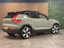 Volvo EX40 Single Motor Extended Range Ultra 82 kWh | 97% SoH | Schuifdak | 360° Camera | Harman Kardon | Adaptieve Cruise Control | Bestuurdersstoel elektrisch geheugen | Stoel en Stuurwielverwarming | 19 Inch | Passagiersstoel elektrisch | Microtech / alcantara bekleding met wit stiksel en bies | Zitting verlenging voorstoelen | Pilot Assist | BLIS Dode Hoek Detectie | Warmtepomp | Google Infotainment | Keyless Drive | Verlichtingspack 2 | Parkeersensoren voor+achter | Privacy Glass | Elektrisch bedienbare achterklep | Draadloos telefoon opladen | DAB Radio | Apple Carplay/Android Auto | Volvo On Call met mobiele App functie | Sage Green Metallic |
