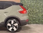 Volvo EX40 Single Motor Extended Range Ultra 82 kWh | 97% SoH | Schuifdak | 360° Camera | Harman Kardon | Adaptieve Cruise Control | Bestuurdersstoel elektrisch geheugen | Stoel en Stuurwielverwarming | 19 Inch | Passagiersstoel elektrisch | Microtech / alcantara bekleding met wit stiksel en bies | Zitting verlenging voorstoelen | Pilot Assist | BLIS Dode Hoek Detectie | Warmtepomp | Google Infotainment | Keyless Drive | Verlichtingspack 2 | Parkeersensoren voor+achter | Privacy Glass | Elektrisch bedienbare achterklep | Draadloos telefoon opladen | DAB Radio | Apple Carplay/Android Auto | Volvo On Call met mobiele App functie | Sage Green Metallic |