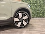 Volvo EX40 Single Motor Extended Range Ultra 82 kWh | 97% SoH | Schuifdak | 360° Camera | Harman Kardon | Adaptieve Cruise Control | Bestuurdersstoel elektrisch geheugen | Stoel en Stuurwielverwarming | 19 Inch | Passagiersstoel elektrisch | Microtech / alcantara bekleding met wit stiksel en bies | Zitting verlenging voorstoelen | Pilot Assist | BLIS Dode Hoek Detectie | Warmtepomp | Google Infotainment | Keyless Drive | Verlichtingspack 2 | Parkeersensoren voor+achter | Privacy Glass | Elektrisch bedienbare achterklep | Draadloos telefoon opladen | DAB Radio | Apple Carplay/Android Auto | Volvo On Call met mobiele App functie | Sage Green Metallic |