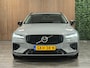 Volvo V60 T6 AWD Recharge Ultra Dark | Trekhaak | Schuifdak | Head-Up Display | Harman Kardon | Adaptieve Cruise Control | Stoelverwarming voor+achter | Stuurwielverwarming | Full LED Meesturende koplampen | Parkeercamera | Pilot Assist | BLIS Dode Hoek Detectie | Elektrische voorstoelen geheugen | Lederen bekleding | Zitting verlenging voorstoelen | Lederen dashboard | Google Infotainment | Keyless Drive | Parkeersensoren voor+achter | Privacy Glass | Elektrisch bedienbare achterklep | DAB Radio | Apple Carplay/Android Auto | Volvo On Call met mobiele App functie | Vapour Grey Metallic |