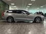 Volvo V60 T6 AWD Recharge Ultra Dark | Trekhaak | Schuifdak | Head-Up Display | Harman Kardon | Adaptieve Cruise Control | Stoelverwarming voor+achter | Stuurwielverwarming | Full LED Meesturende koplampen | Parkeercamera | Pilot Assist | BLIS Dode Hoek Detectie | Elektrische voorstoelen geheugen | Lederen bekleding | Zitting verlenging voorstoelen | Lederen dashboard | Google Infotainment | Keyless Drive | Parkeersensoren voor+achter | Privacy Glass | Elektrisch bedienbare achterklep | DAB Radio | Apple Carplay/Android Auto | Volvo On Call met mobiele App functie | Vapour Grey Metallic |