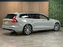 Volvo V60 T6 AWD Recharge Ultra Dark | Trekhaak | Schuifdak | Head-Up Display | Harman Kardon | Adaptieve Cruise Control | Stoelverwarming voor+achter | Stuurwielverwarming | Full LED Meesturende koplampen | Parkeercamera | Pilot Assist | BLIS Dode Hoek Detectie | Elektrische voorstoelen geheugen | Lederen bekleding | Zitting verlenging voorstoelen | Lederen dashboard | Google Infotainment | Keyless Drive | Parkeersensoren voor+achter | Privacy Glass | Elektrisch bedienbare achterklep | DAB Radio | Apple Carplay/Android Auto | Volvo On Call met mobiele App functie | Vapour Grey Metallic |
