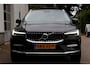 Volvo XC60 2.0 T6 Plug-in hybrid AWD Longe Range*Perfect Volvo Onderh.*Pano/Elek. Trekhaak/Leder/Stoelverw.V+A/Stuurverw./ACC/Pilot ass./360 Camera/Memorie/BLIS/Parkeersens.V+A/20 inch LM*