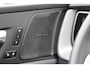 Volvo XC60 2.0 T6 Plug-in hybrid AWD Longe Range*Perfect Volvo Onderh.*Pano/Elek. Trekhaak/Leder/Stoelverw.V+A/Stuurverw./ACC/Pilot ass./360 Camera/Memorie/BLIS/Parkeersens.V+A/20 inch LM*