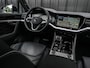 Volkswagen Touareg 3.0 TSi eHybrid 4MOTION | Panoramadak | Night Vision | Luchtvering | Massagestoelen + Ventilatie | Dynaudio | HUD | 360 Camera | Ambiance Interieur | Trekhaak | Soft Close | Stoelverwarming V+A |