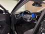 Volvo V60 B3 Essential Edition | All Season Banden | Cruise Control | Google Infotainment | Parkeersensoren achter | Climate Control L+R | Regensensor | 17 Inch | DAB Radio | Apple Carplay/Android Auto | Draadloos telefoon opladen | Volvo On Call met mobiele App functie | Onyx Black Metallic |