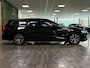 Volvo V60 B3 Essential Edition | All Season Banden | Cruise Control | Google Infotainment | Parkeersensoren achter | Climate Control L+R | Regensensor | 17 Inch | DAB Radio | Apple Carplay/Android Auto | Draadloos telefoon opladen | Volvo On Call met mobiele App functie | Onyx Black Metallic |