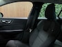 Volvo V60 B3 Essential Edition | All Season Banden | Cruise Control | Google Infotainment | Parkeersensoren achter | Climate Control L+R | Regensensor | 17 Inch | DAB Radio | Apple Carplay/Android Auto | Draadloos telefoon opladen | Volvo On Call met mobiele App functie | Onyx Black Metallic |