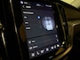 Volvo V60 B3 Essential Edition | All Season Banden | Cruise Control | Google Infotainment | Parkeersensoren achter | Climate Control L+R | Regensensor | 17 Inch | DAB Radio | Apple Carplay/Android Auto | Draadloos telefoon opladen | Volvo On Call met mobiele App functie | Onyx Black Metallic |