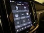 Volvo V60 B3 Essential Edition | All Season Banden | Cruise Control | Google Infotainment | Parkeersensoren achter | Climate Control L+R | Regensensor | 17 Inch | DAB Radio | Apple Carplay/Android Auto | Draadloos telefoon opladen | Volvo On Call met mobiele App functie | Onyx Black Metallic |