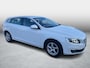 Volvo V60 1.5 T3 Polar+ | Trekhaak | Navigatie | High Performance Audio | Bluetooth | Parkeersensoren | Bi-Xenon Adaptief | Stoelverwarming | Lichtmetalen Velgen 17 inch