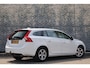 Volvo V60 1.5 T3 Polar+ | Trekhaak | Navigatie | High Performance Audio | Bluetooth | Parkeersensoren | Bi-Xenon Adaptief | Stoelverwarming | Lichtmetalen Velgen 17 inch