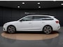 Skoda Octavia Combi 1.4 TSI RS iV PHEV | Pano Dak | Head-up Display | Camera | Side Assist | ACC | Elek. Stoelen | Stoelverwarming V+A | Sportstoelen | 19'' |