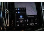 Volvo XC40 2.0 B4 Plus Dark | Apple Carplay & Android Auto | Buitenspiegels elektrisch verstel- en verwarmbaar |  Cruise control adaptief met Stop&Go en stuurhulp |  Electronic climate controle | Elektrisch verstelb. bestuurdersstoel met geheugen |  Navigatiesysteem full map
