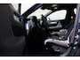 Volvo XC40 2.0 B4 Plus Dark | Apple Carplay & Android Auto | Buitenspiegels elektrisch verstel- en verwarmbaar |  Cruise control adaptief met Stop&Go en stuurhulp |  Electronic climate controle | Elektrisch verstelb. bestuurdersstoel met geheugen |  Navigatiesysteem full map