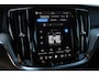 Volvo V60 T8 Plug-in hybrid AWD Plus Dark | Achterbank verwarmd | Apple Carplay & Android Auto | Buitenspiegels elektrisch verstel- en verwarmbaar | Cruise control adaptief met Stop&Go en stuurhulp | Electronic climate controle | Voorstoelen verwarmd en elektrische lendesteunen
