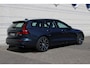 Volvo V60 T8 Plug-in hybrid AWD Plus Dark | Achterbank verwarmd | Apple Carplay & Android Auto | Buitenspiegels elektrisch verstel- en verwarmbaar | Cruise control adaptief met Stop&Go en stuurhulp | Electronic climate controle | Voorstoelen verwarmd en elektrische lendesteunen
