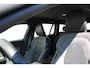Volvo V60 T8 Plug-in hybrid AWD Plus Dark | Achterbank verwarmd | Apple Carplay & Android Auto | Buitenspiegels elektrisch verstel- en verwarmbaar | Cruise control adaptief met Stop&Go en stuurhulp | Electronic climate controle | Voorstoelen verwarmd en elektrische lendesteunen