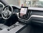 Volvo XC60 2.0 T6 Plug-in hybrid AWD Plus Black Edition / Trekhaak / Pano. dak / Head-up display / Harman Kardon / 360 camera / Seat memory / Elek. verstelbare stoelen / Voor+achter+stuur verwarmd /