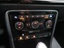 Volkswagen Beetle 1.4 TSI Dune 1.4 Automaat DSG 150pk Leer Camera App connect Navigatie LED Xenon Airco-ecc Bluetooth 18 inch Sportvelgen Spoiler Onderhoud aanwezig White Silver metallic Schakelflippers