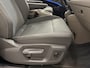 Volkswagen Multivan 1.4 eHybrid Life 7p. PANO/TREKHAAK/SOH 91%/H&K/EL.SCHUIFDEUREN/IQ-LIGHT/ACC/KEYLESS/CAMERA/17"BLACK/EL.A.KLEP/TWO-TONE FORTANA RED-DEEP BLACK/NET BEURT GEHAD BIJ VW DEALER