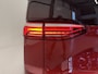 Volkswagen Multivan 1.4 eHybrid Life 7p. PANO/TREKHAAK/SOH 91%/H&K/EL.SCHUIFDEUREN/IQ-LIGHT/ACC/KEYLESS/CAMERA/17"BLACK/EL.A.KLEP/TWO-TONE FORTANA RED-DEEP BLACK/NET BEURT GEHAD BIJ VW DEALER