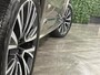 Volvo XC90 T8 AWD Recharge Inscription | Trekhaak | Stoelventilatie | Harman Kardon | Adpatieve Cruise Control | Stoel en stuurwielverwarming | Stoelmassage | Full LED meesturende koplampen | Schuifdak | Pilot Assist | BLIS Dode Hoek Detectie | Parkeercamera | Elektrische voorstoelen geheugen | Nappa Lederen bekleding | Zitting verlenging voorstoelen | Lederen dashboard | 20 Inch | Keyless Drive | Parkeersensoren voor+achter | Privacy Glass | Elektrisch bedienbare achterklep | Gelamineerde/geluidwerende zijruiten | Geïntegreerde zongordijnen achterportieren | Verlichte instaplijsten | 7-Persoons | 4-Zone Climate Control | Draadloos telefoon opladen | DAB Radio | Apple Carplay/Android Auto | Volvo On Call met mobiele App functie | Pebble Grey Metallic |