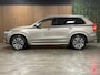 Volvo XC90 T8 AWD Recharge Inscription | Trekhaak | Stoelventilatie | Harman Kardon | Adpatieve Cruise Control | Stoel en stuurwielverwarming | Stoelmassage | Full LED meesturende koplampen | Schuifdak | Pilot Assist | BLIS Dode Hoek Detectie | Parkeercamera | Elektrische voorstoelen geheugen | Nappa Lederen bekleding | Zitting verlenging voorstoelen | Lederen dashboard | 20 Inch | Keyless Drive | Parkeersensoren voor+achter | Privacy Glass | Elektrisch bedienbare achterklep | Gelamineerde/geluidwerende zijruiten | Geïntegreerde zongordijnen achterportieren | Verlichte instaplijsten | 7-Persoons | 4-Zone Climate Control | Draadloos telefoon opladen | DAB Radio | Apple Carplay/Android Auto | Volvo On Call met mobiele App functie | Pebble Grey Metallic |