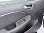 Renault Clio **Gereserveerd** TCe 92pk 5drs Navi CruiseControl Dab Apple/Android Usb Bordherk. Lane-dep. Botswaarsch. Led Start/Stop Isofix Boordcomputer Bluetooth Elek.Ramen/Spiegels 1.0 TCe Zen