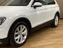 Volkswagen Tiguan 1.5 TSI ACT Highline Business R|Automaat|Opendak|Navigatie|