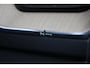 Volvo XC60 T6 Plug-in hybrid AWD Ultra Dark Luchtvering | Head-up Display | Visual Park Assist incl. 360° Camera | Panoramisch Schuif-/Kanteldak | Harman/Kardon | Semi-elektrische Trekhaak | Keyless | BLIS | Elektrische Achterklep Met Sensorsturing | Adaptieve Cruise Control | Pilot Assist | Elektrisch Verstelbare Stoelen Met Geheugen | Stoelverwarming Voor- en Achter | Stuurverwarming | Lederen Dashboard