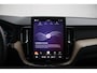 Volvo XC60 T6 Plug-in hybrid AWD Ultra Dark Luchtvering | Head-up Display | Visual Park Assist incl. 360° Camera | Panoramisch Schuif-/Kanteldak | Harman/Kardon | Semi-elektrische Trekhaak | Keyless | BLIS | Elektrische Achterklep Met Sensorsturing | Adaptieve Cruise Control | Pilot Assist | Elektrisch Verstelbare Stoelen Met Geheugen | Stoelverwarming Voor- en Achter | Stuurverwarming | Lederen Dashboard