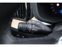 Volvo XC60 T6 Plug-in hybrid AWD Ultra Dark Luchtvering | Head-up Display | Visual Park Assist incl. 360° Camera | Panoramisch Schuif-/Kanteldak | Harman/Kardon | Semi-elektrische Trekhaak | Keyless | BLIS | Elektrische Achterklep Met Sensorsturing | Adaptieve Cruise Control | Pilot Assist | Elektrisch Verstelbare Stoelen Met Geheugen | Stoelverwarming Voor- en Achter | Stuurverwarming | Lederen Dashboard