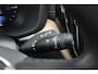 Volvo XC60 T6 Plug-in hybrid AWD Ultra Dark Luchtvering | Head-up Display | Visual Park Assist incl. 360° Camera | Panoramisch Schuif-/Kanteldak | Harman/Kardon | Semi-elektrische Trekhaak | Keyless | BLIS | Elektrische Achterklep Met Sensorsturing | Adaptieve Cruise Control | Pilot Assist | Elektrisch Verstelbare Stoelen Met Geheugen | Stoelverwarming Voor- en Achter | Stuurverwarming | Lederen Dashboard