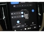 Volvo XC60 T6 Plug-in hybrid AWD Ultra Dark Luchtvering | Head-up Display | Visual Park Assist incl. 360° Camera | Panoramisch Schuif-/Kanteldak | Harman/Kardon | Semi-elektrische Trekhaak | Keyless | BLIS | Elektrische Achterklep Met Sensorsturing | Adaptieve Cruise Control | Pilot Assist | Elektrisch Verstelbare Stoelen Met Geheugen | Stoelverwarming Voor- en Achter | Stuurverwarming | Lederen Dashboard