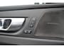 Volvo XC60 T6 Plug-in hybrid AWD Ultra Dark Luchtvering | Head-up Display | Visual Park Assist incl. 360° Camera | Panoramisch Schuif-/Kanteldak | Harman/Kardon | Semi-elektrische Trekhaak | Keyless | BLIS | Elektrische Achterklep Met Sensorsturing | Adaptieve Cruise Control | Pilot Assist | Elektrisch Verstelbare Stoelen Met Geheugen | Stoelverwarming Voor- en Achter | Stuurverwarming | Lederen Dashboard