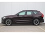 Volvo XC60 T6 Plug-in hybrid AWD Ultra Dark Luchtvering | Head-up Display | Visual Park Assist incl. 360° Camera | Panoramisch Schuif-/Kanteldak | Harman/Kardon | Semi-elektrische Trekhaak | Keyless | BLIS | Elektrische Achterklep Met Sensorsturing | Adaptieve Cruise Control | Pilot Assist | Elektrisch Verstelbare Stoelen Met Geheugen | Stoelverwarming Voor- en Achter | Stuurverwarming | Lederen Dashboard