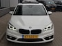BMW 2-Serie Active Tourer 216d Centennial Sport Line | Pano | Trekhaak | Stoelverwarming | Cruise | Leder | Sfeerverlichting | Stoelverwarming | HUD |