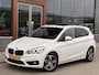 BMW 2-Serie Active Tourer 216d Centennial Sport Line | Pano | Trekhaak | Stoelverwarming | Cruise | Leder | Sfeerverlichting | Stoelverwarming | HUD |