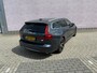 Volvo V60 2.0 T6 Recharge AWD Inscription | Long Range | Trekhaak | Harman Kardon Audio | Achteruitrijcamera | Parkeersensoren | Keyless Entry | Elektrische Achterklep | Elektrisch Verstelbare Voorstoelen | Stoelverwarming | Lichtmetalen Velgen 19 inch | Navigatie | Apple Carplay | Android Auto