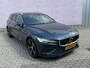 Volvo V60 2.0 T6 Recharge AWD Inscription | Long Range | Trekhaak | Harman Kardon Audio | Achteruitrijcamera | Parkeersensoren | Keyless Entry | Elektrische Achterklep | Elektrisch Verstelbare Voorstoelen | Stoelverwarming | Lichtmetalen Velgen 19 inch | Navigatie | Apple Carplay | Android Auto
