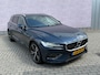 Volvo V60 2.0 T6 Recharge AWD Inscription | Long Range | Trekhaak | Harman Kardon Audio | Achteruitrijcamera | Parkeersensoren | Keyless Entry | Elektrische Achterklep | Elektrisch Verstelbare Voorstoelen | Stoelverwarming | Lichtmetalen Velgen 19 inch | Navigatie | Apple Carplay | Android Auto