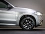 BMW X5 XDrive40e High Executive M-Sport (PANO, TREKHAAK, LUCHTVERING, HARMAN/KARDON-AUDIO, STOELVERWARMING, HEAD-UP, SPORTSTOELEN)