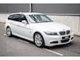 BMW 3-Serie Touring 325xi M Sport | Bluetooth | Trekhaak | PDC | HiFi