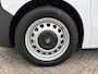 Opel Vivaro-e Combi Electric L2 75kWh 136pk | 9-persoons | Achterdeuren met ramen | Bluetooth radio | Auto Airco Pakket | Airco op tweede en derde zitrij | Climate control | Bestuurdersstoel comfort met armsteun | van €61.116 voor €46.996 incl. BTW rijklaar | TAXI ombouw mogelijk
